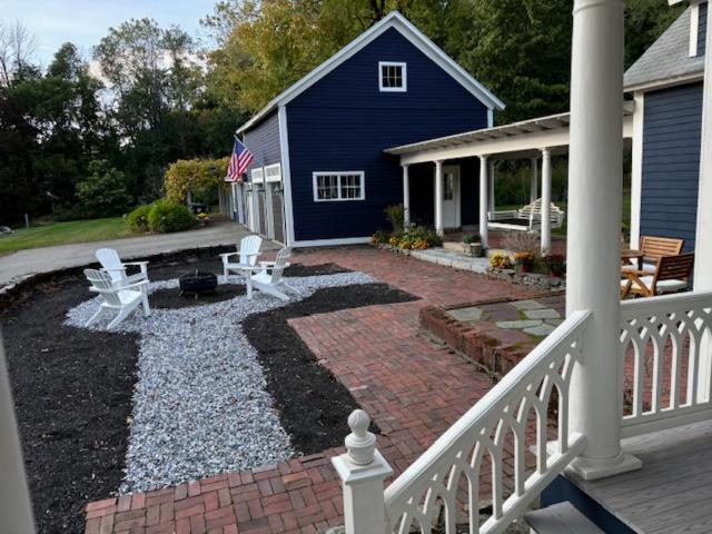 The Inn Crowd Bed And Breakfast Holden Exterior photo