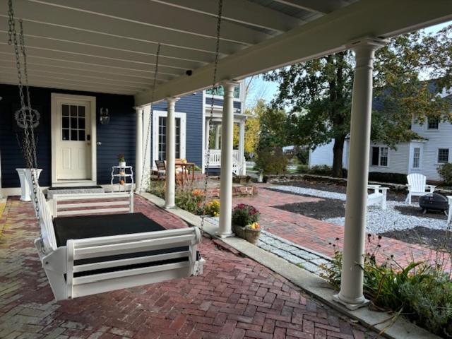 The Inn Crowd Bed And Breakfast Holden Exterior photo
