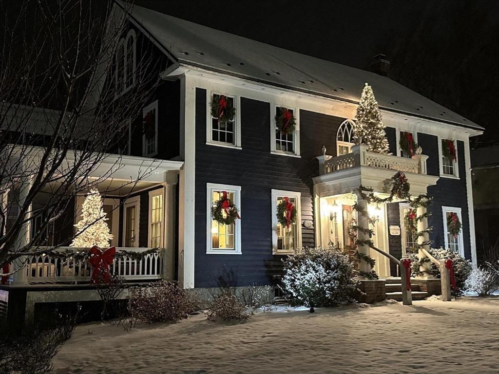 The Inn Crowd Bed And Breakfast Holden Exterior photo