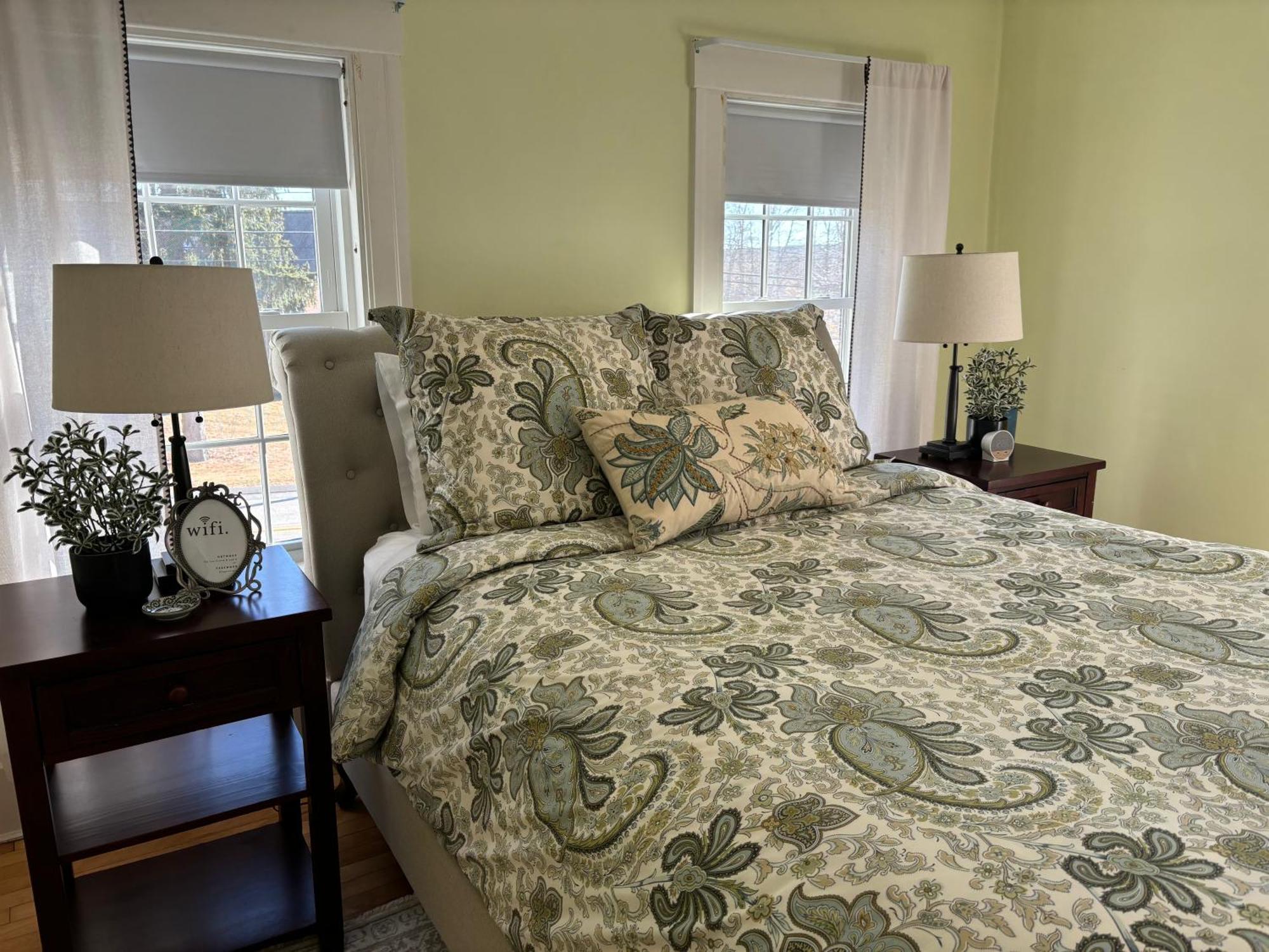 The Inn Crowd Bed And Breakfast Holden Exterior photo